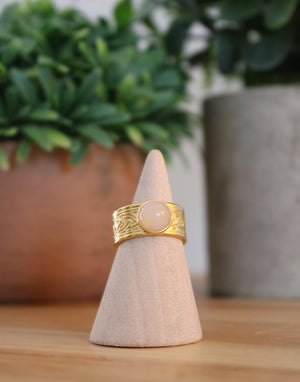 
            
                Load image into Gallery viewer, Lovable Rose Quartz Ring
            
        