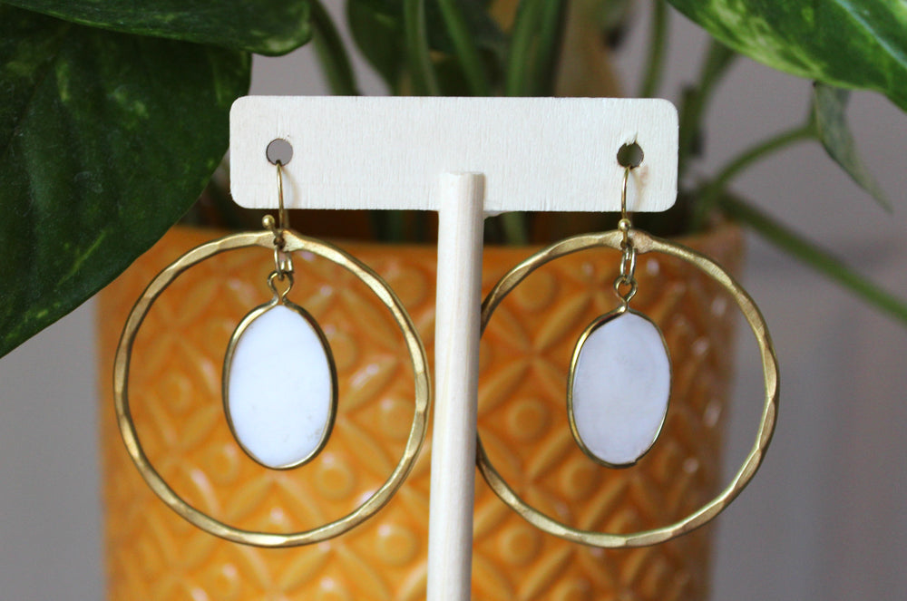 
            
                Load image into Gallery viewer, Pearl Dhavala Earrings
            
        